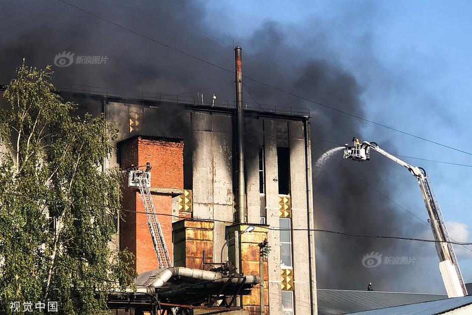 Fire breaks out in a government building in St. Petersburg, helicopters dispatched to put out the fire