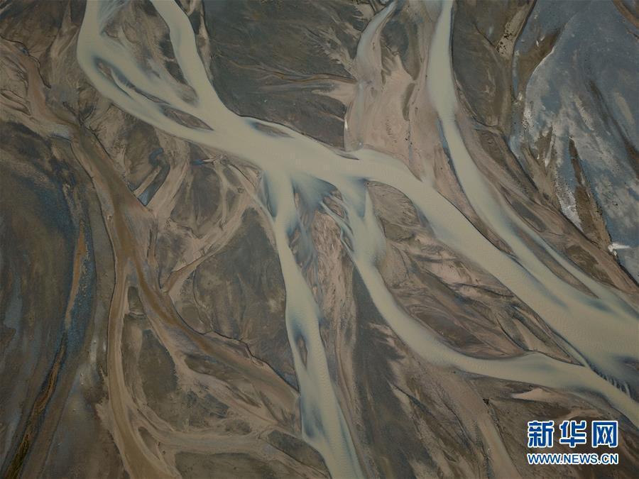 Overlooking the Great Halten River, the meandering river channel is quite spectacular.