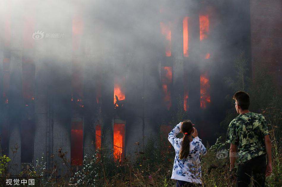 Fire breaks out in a government building in St. Petersburg, helicopters dispatched to put out the fire
