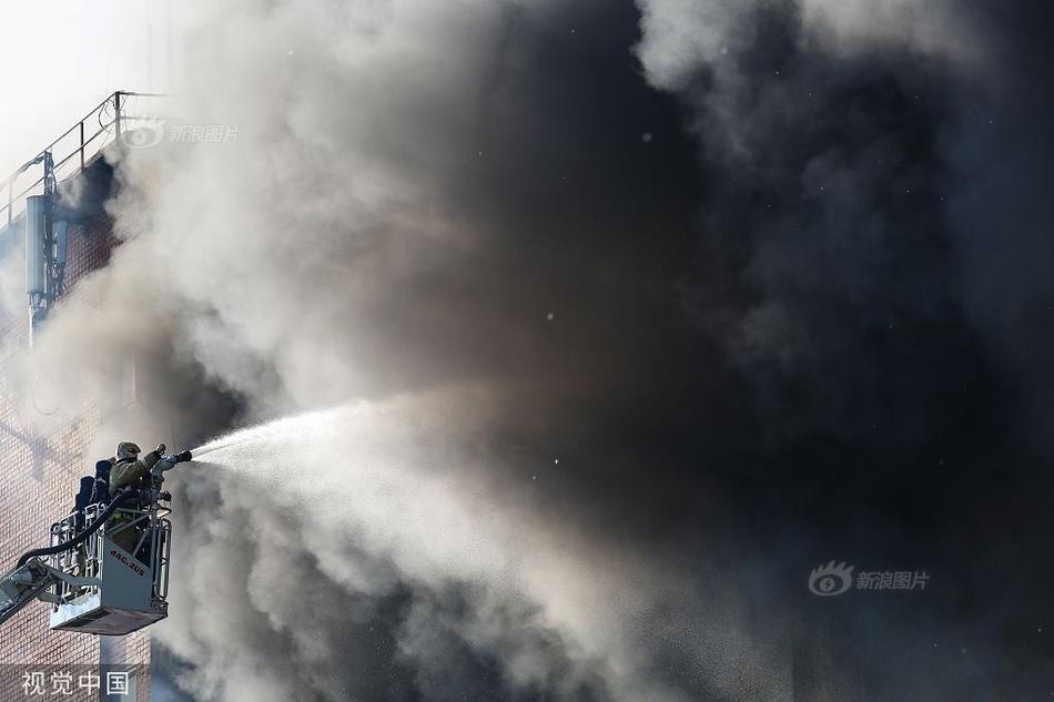 Fire breaks out in a government building in St. Petersburg, helicopters dispatched to put out the fire