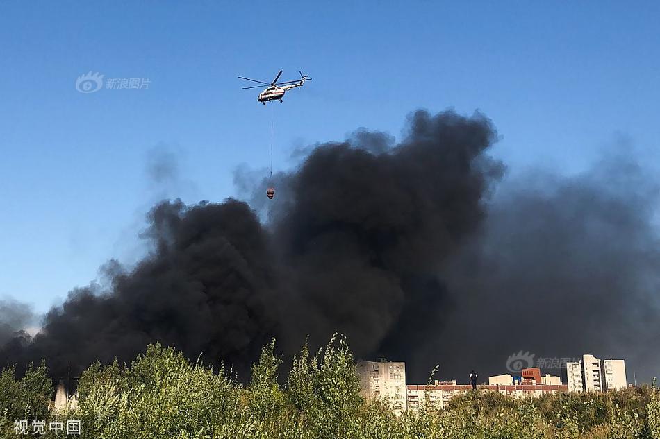 Fire breaks out in a government building in St. Petersburg, helicopters dispatched to put out the fire