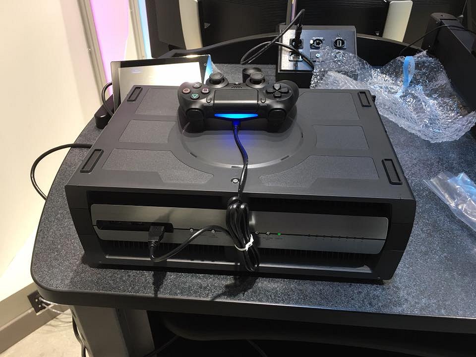 Senior game practitioners confirm that the appearance of the leaked PS5 development machine is authentic and reliable (Figure 2)